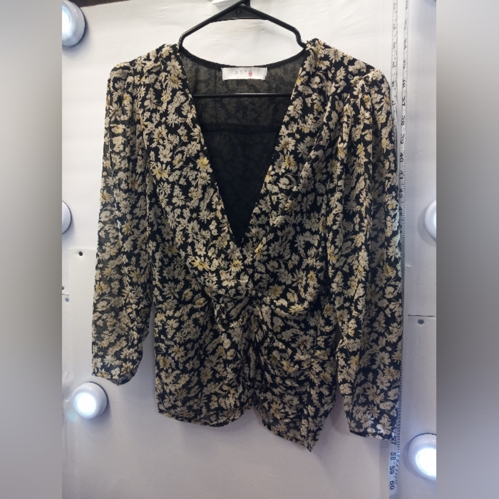 ASTR The Label Floral Novelty Ruched Boho-Chic Peasant Blouse Cottagecore Black